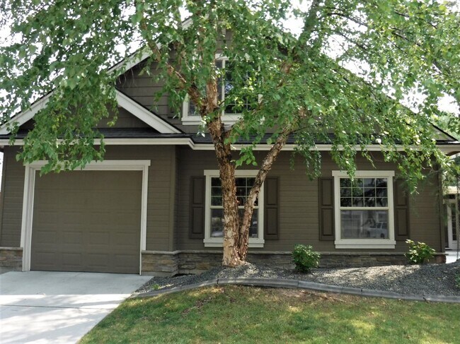 Building Photo - The perfect Eagle home with 3 bed, 3 bath, office, and bonus room! Located off Floating Feather b...