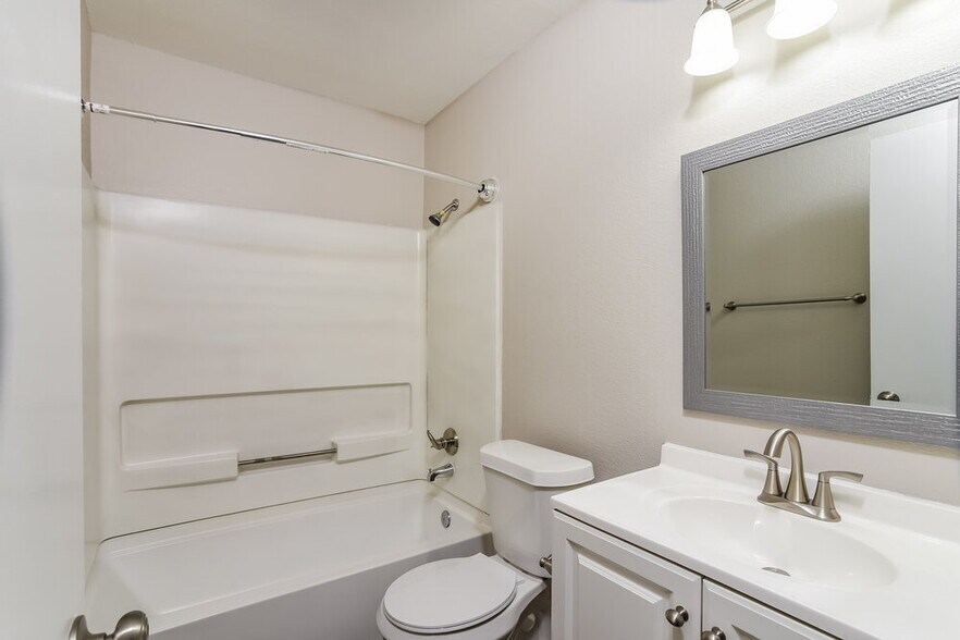 Building Photo - 4234 Sunrise Cove Dr