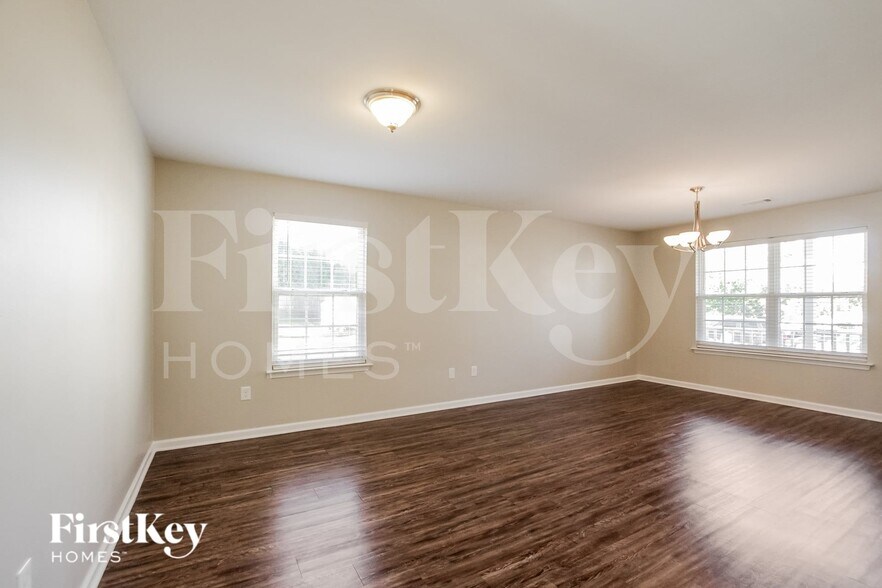 Building Photo - 4018 Shadow Pines Cir