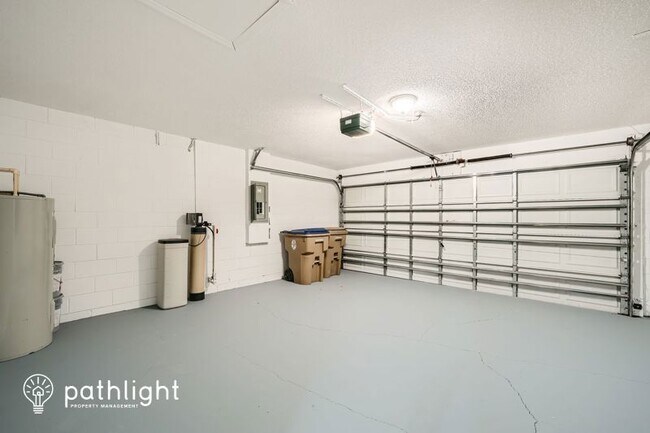 Building Photo - 104 Aurora Ln