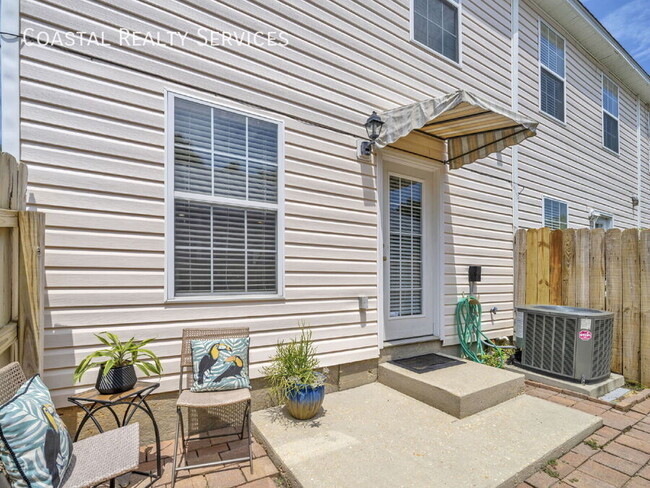 Building Photo - 983 Scenic Oak Ln