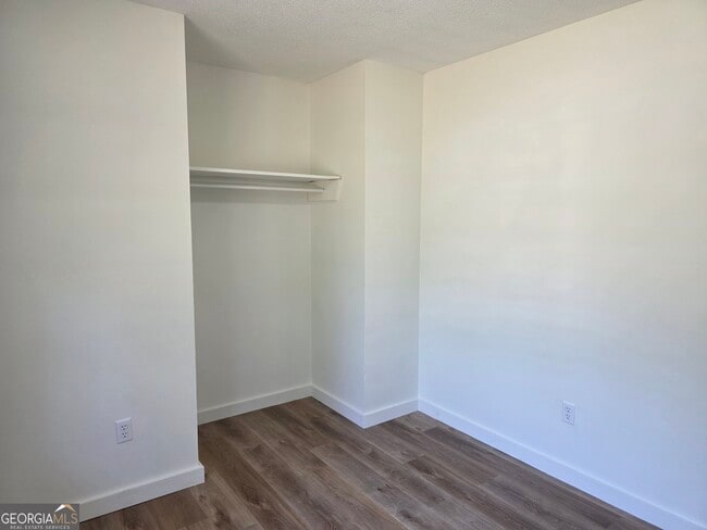 Building Photo - 309 E 3rd St