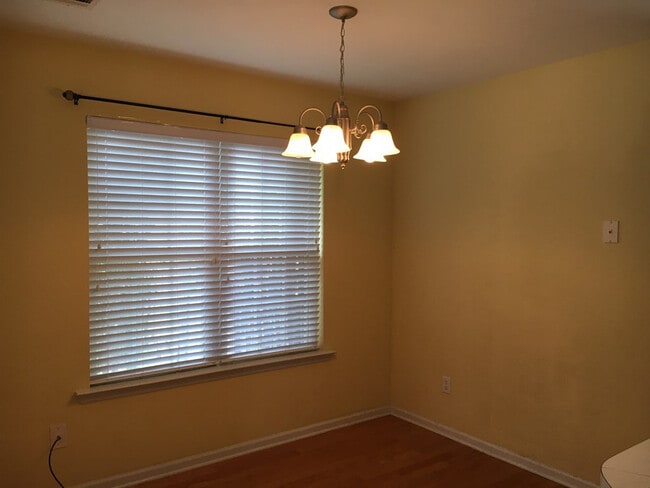 Building Photo - 109 Marigold Dr