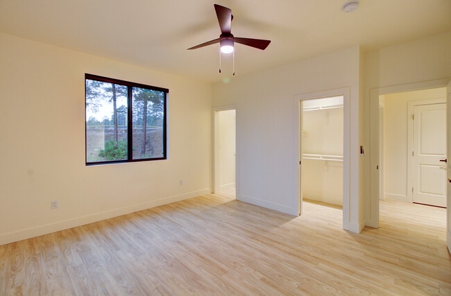 Building Photo - 1221 East Emma Drive