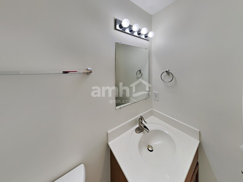 Building Photo - 661 Wolfeboro Ln