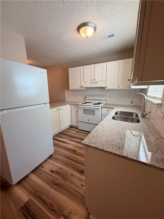 Building Photo - 506 N Betty Jo Dr