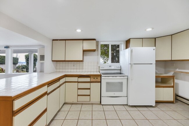 Building Photo - Great duplex 1st floor 1 bd great view!