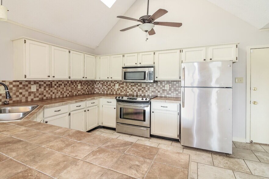 Building Photo - 1104 Fox Trace Cove