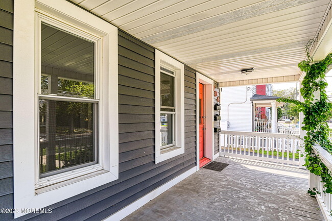 Building Photo - 704 Sixth Ave