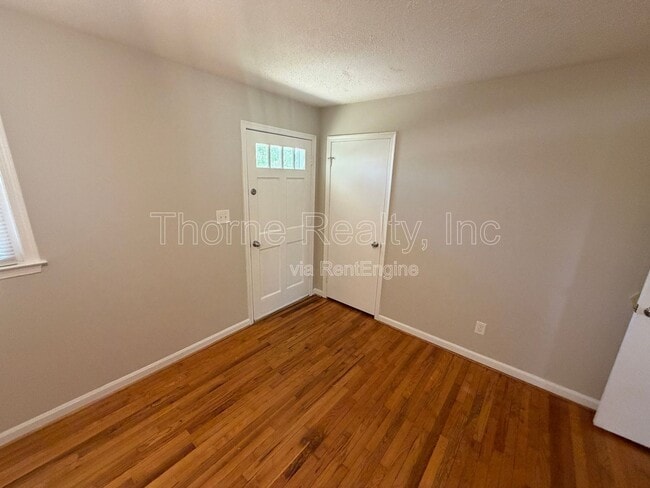 Building Photo - 707 Ward Dr