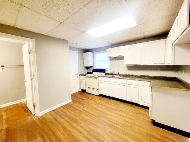 Building Photo - 2257 Benninghofen Ave