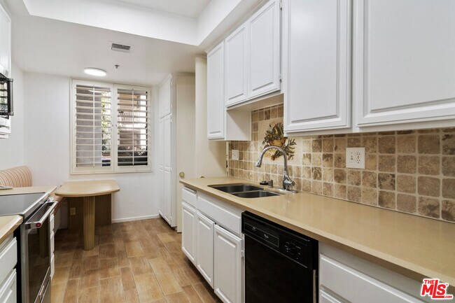 Building Photo - 2131 Century Park Ln