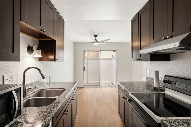 Building Photo - 6908 Camphor Ln