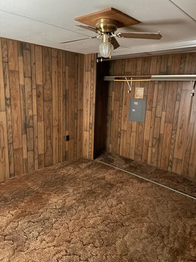 Building Photo - 2 bed 1 bath trailer house