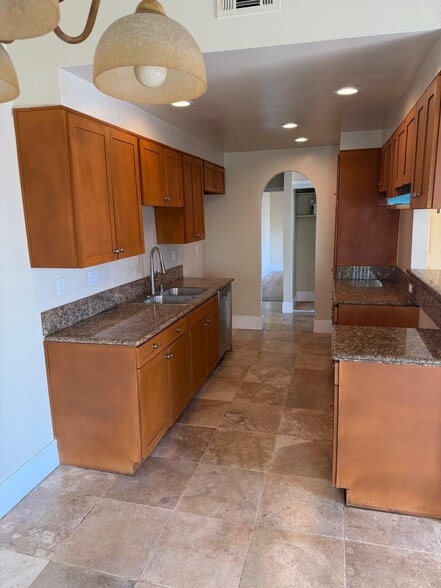 Building Photo - 1760 Temple Ave