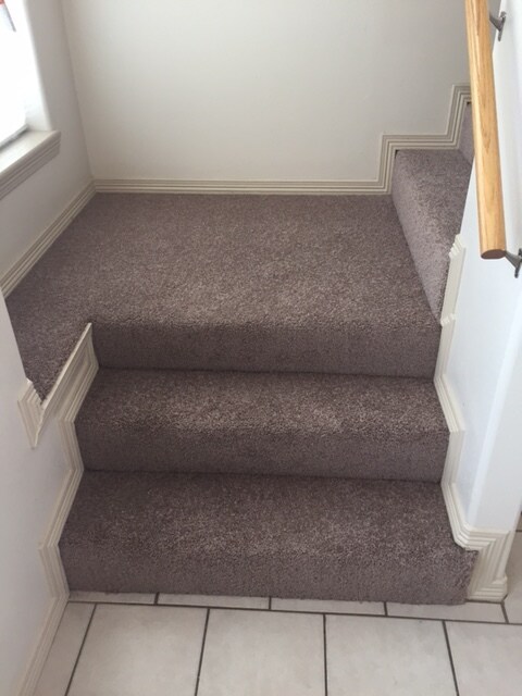 carpeted stairway landing - 1503 West Fig Avenue