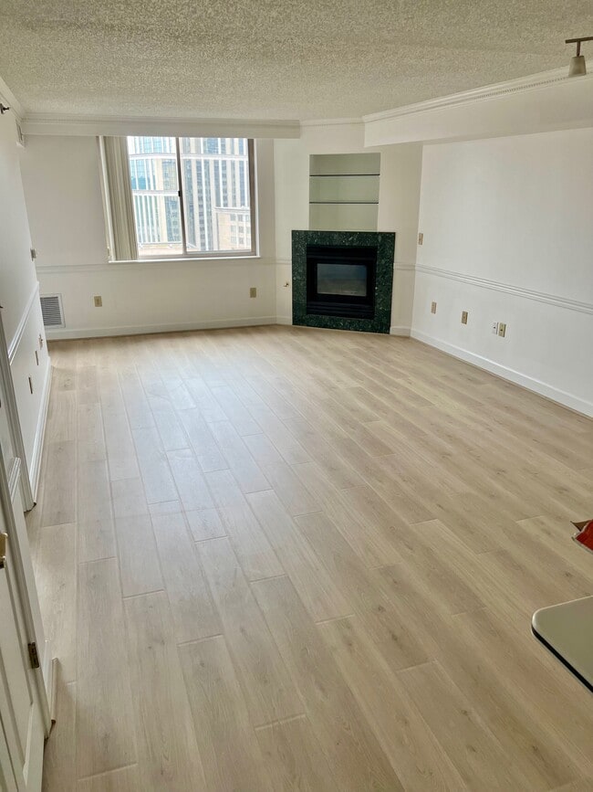 living/dining - 1276 N Wayne St