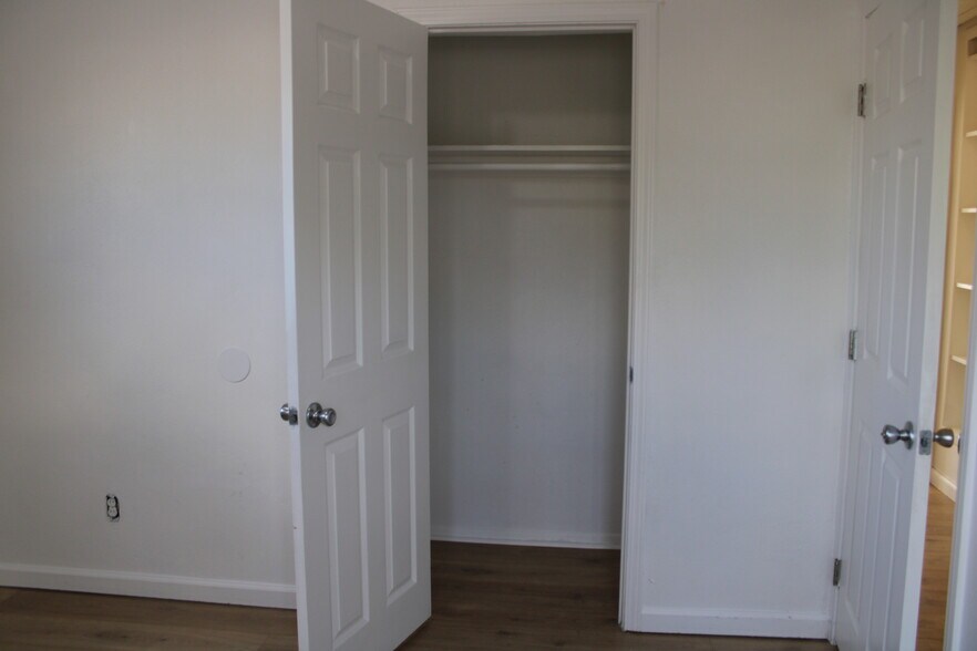 Building Photo - 144 E Avenue Q