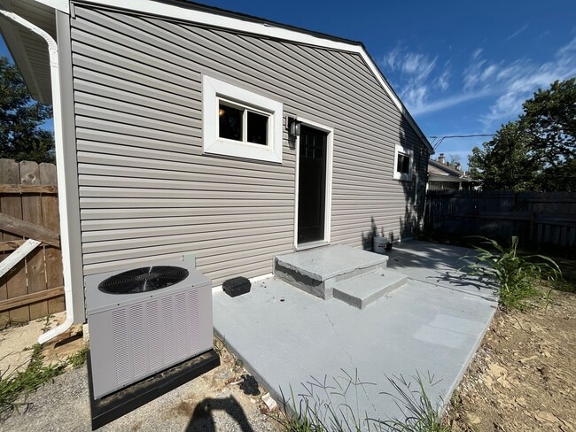 Building Photo - 3120 Howey Rd