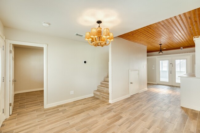 Building Photo - 805 Seashell Dr