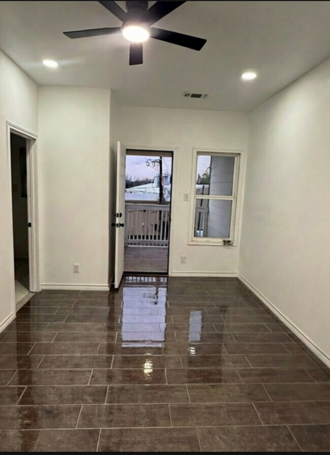 Building Photo - 5519 Osprey Dr