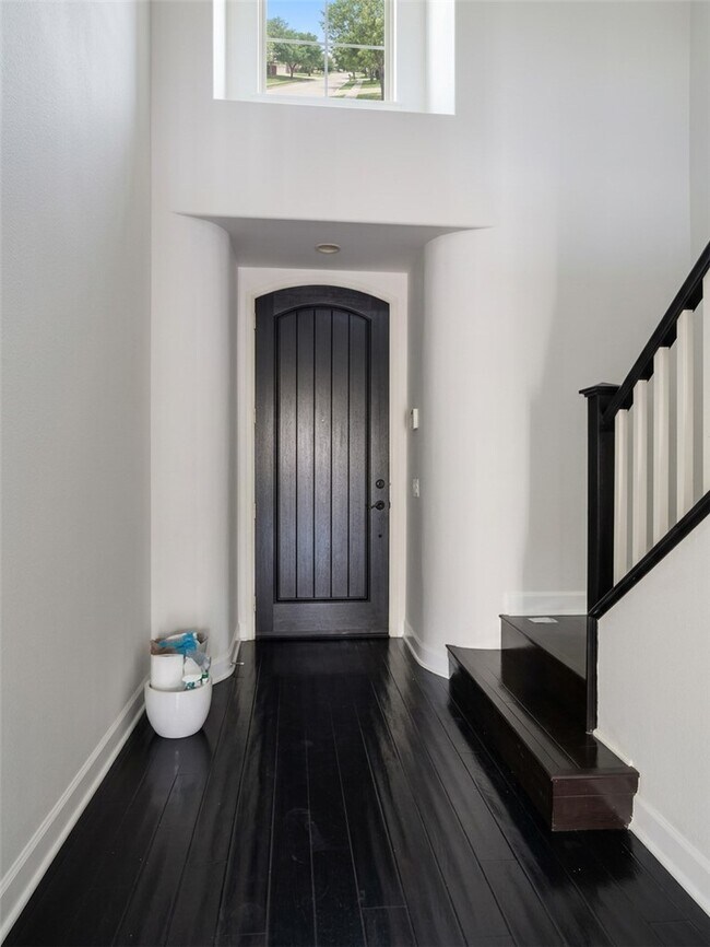 Building Photo - 1318 Swan Loop S
