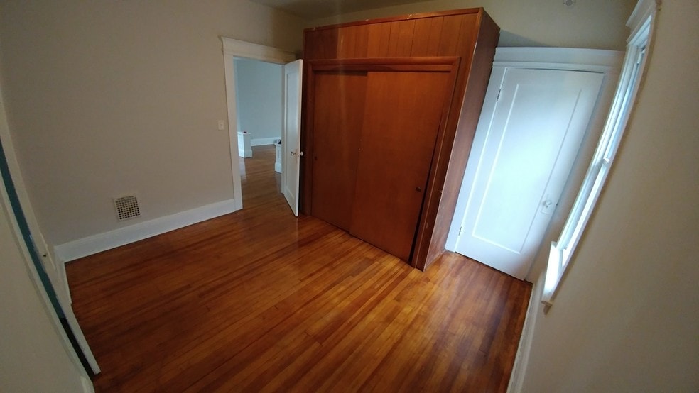 Building Photo - 112 Wall St