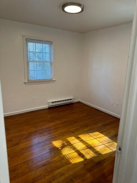 Building Photo - 1007 W 36th St