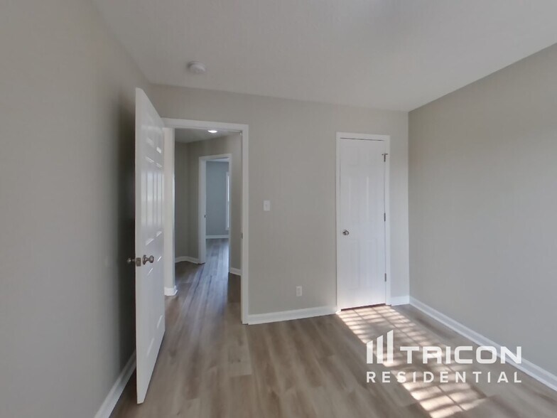 Building Photo - 1429 Cedar Springs Cir