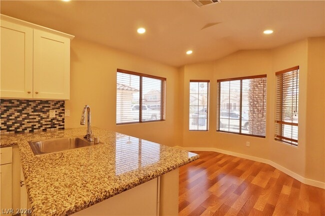 Building Photo - 994 Trackers Glen Ave
