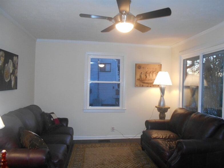 Building Photo - 331 Tamworth Dr