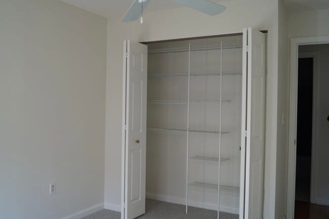 Building Photo - 200 Ledgewood Dr