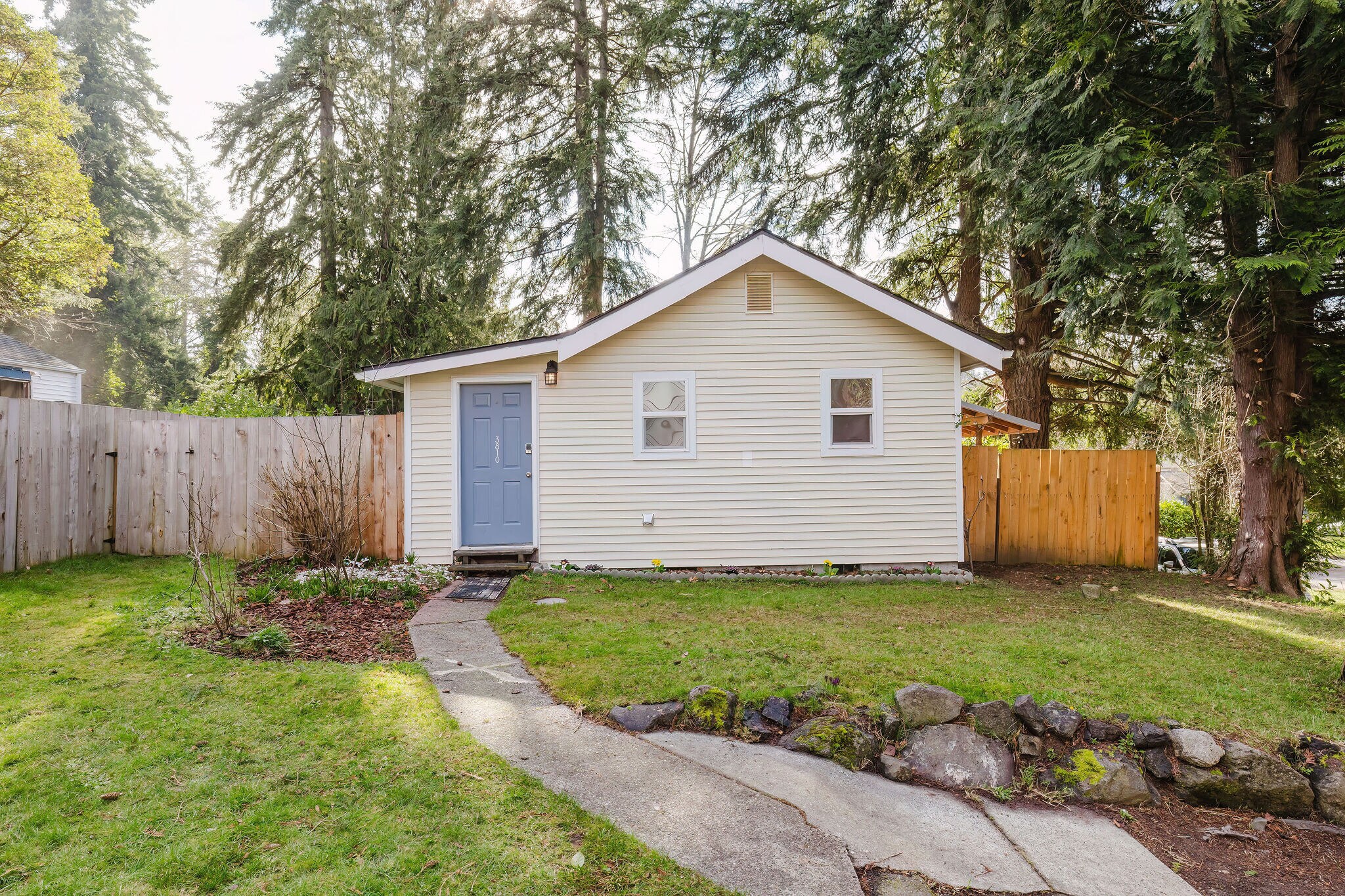 Building Photo - 3810 valley drive