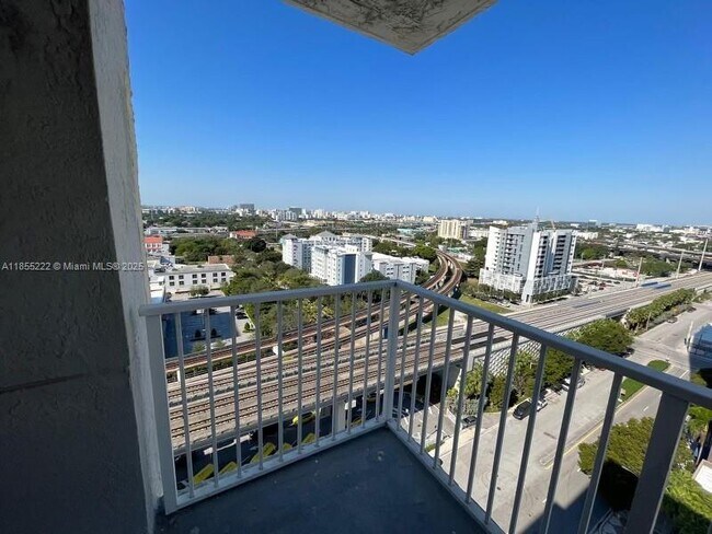 Building Photo - 850 N Miami Ave