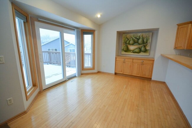 Building Photo - Beautiful walk-out ranch home at the end of a cul-de-sac!