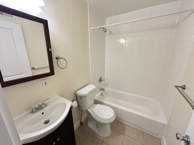 Building Photo - 332 N 41st St