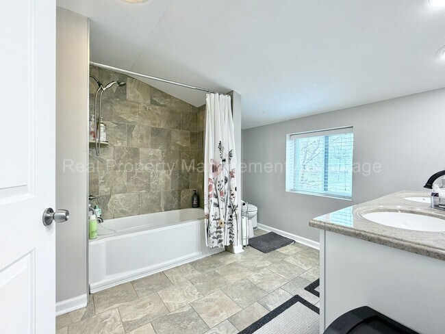 Building Photo - 3 Bed/2.5 Bath - Cape Cod Charm with Modern Comforts Throughout