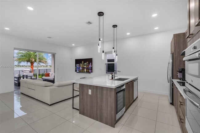 Building Photo - 15540 NW 88th Ave