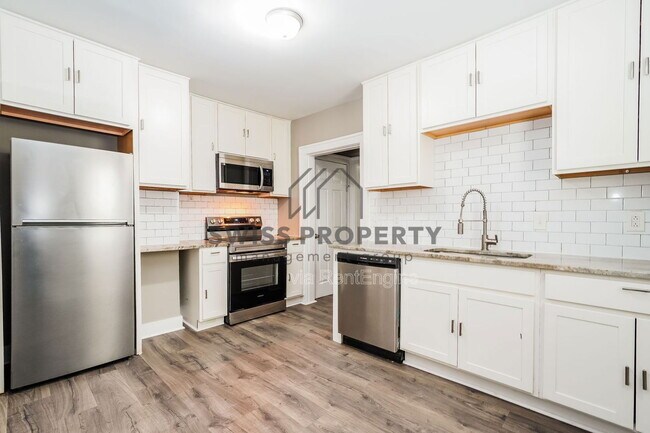 Building Photo - 761 Seymour Ave