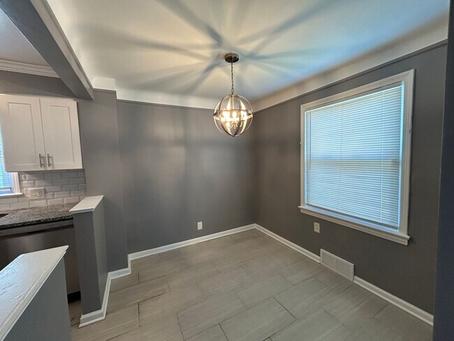 Building Photo - Spacious 3-Bedroom, 2-Bath House in South Euclid