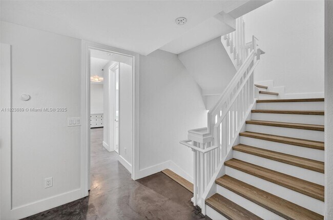 Building Photo - 459 SW 5th Ave