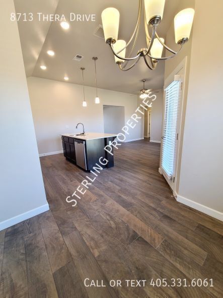 Building Photo - 8713 Thera Dr