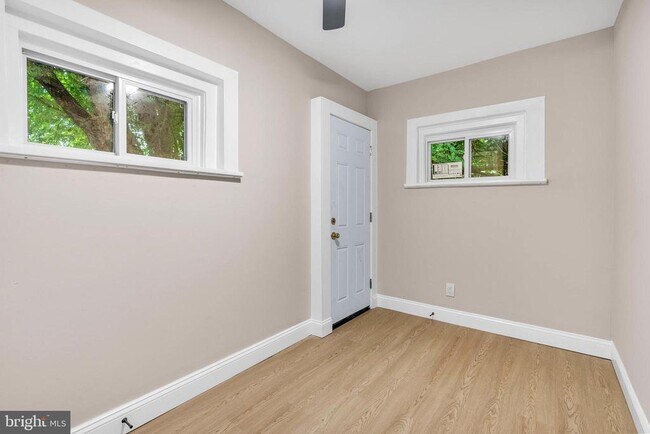 Building Photo - 4956 Baynton St