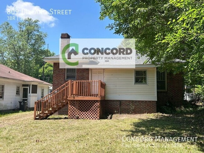 Building Photo - 809 Dillard St