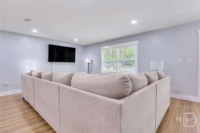 Building Photo - 607 Dyches Dr