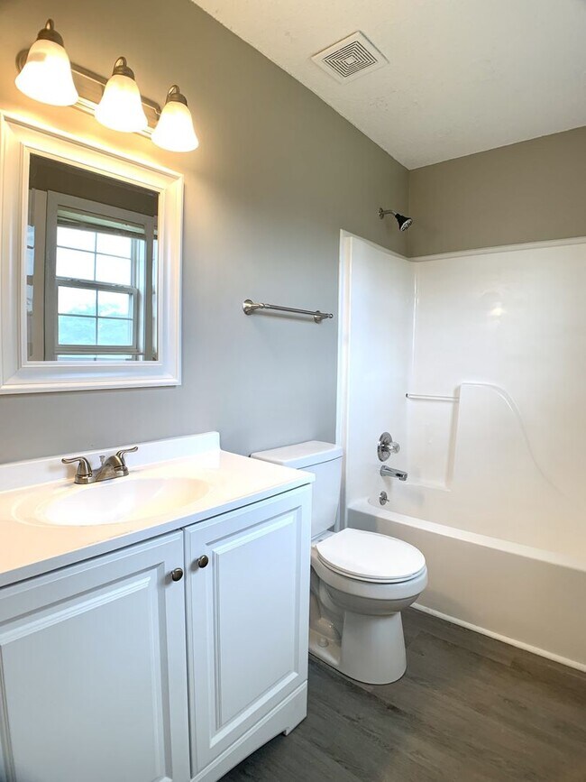 Building Photo - 1125 Lamont Ct