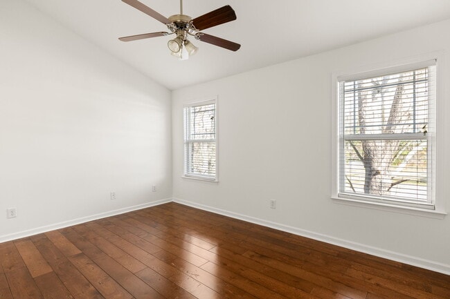 Building Photo - 380 Grant Cir SE