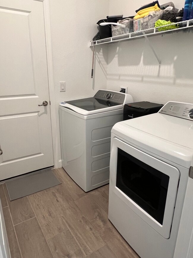 Building Photo - 15042 White Pearl Rd