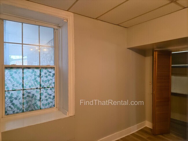 Building Photo - 102 N Bedford St
