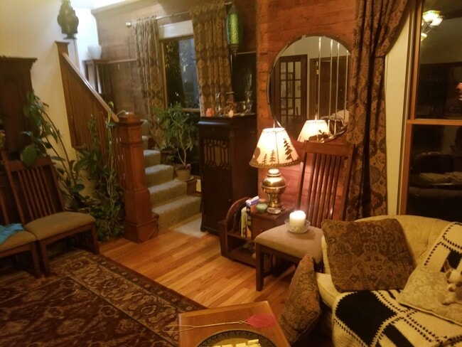 Building Photo - 406 E Stoker St